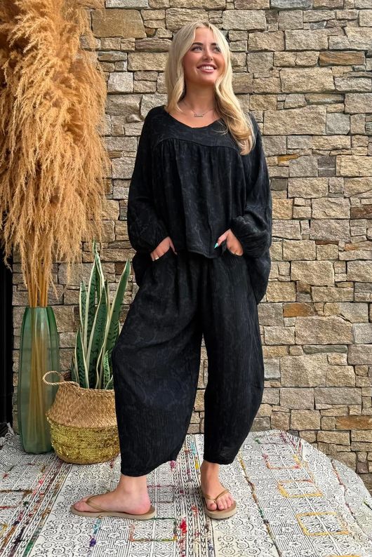 Kiti Paisley Damask Artist Smock Black